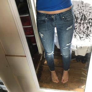 American eagle distressed skinny jean